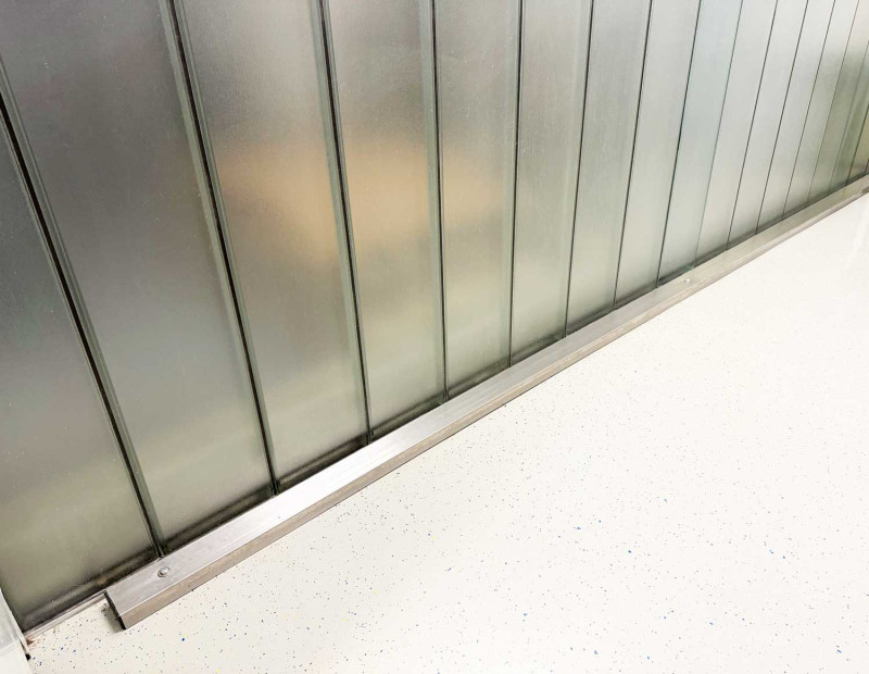 Glasschutz Bodenmontage